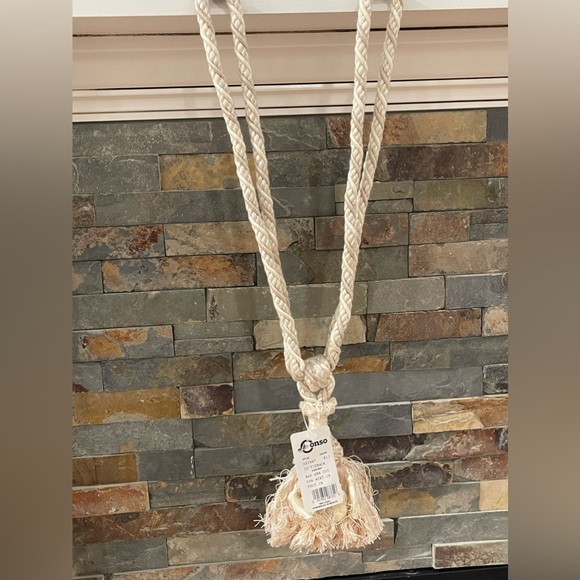 Curtain tie backs with tassels - Picture 2 of 7